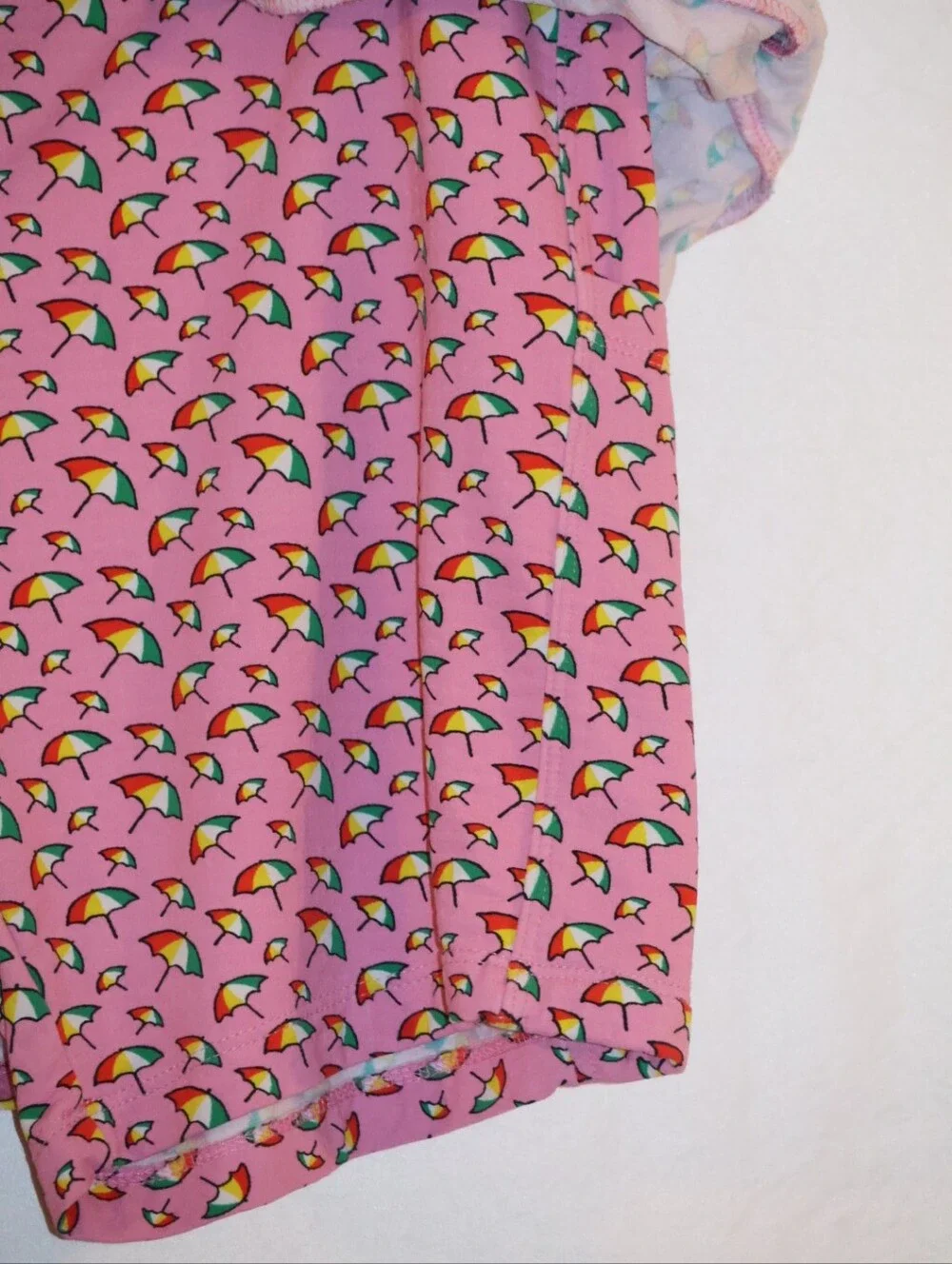 ⁠IBKÜL Pink Franny Umbrella Print Athletic Golf/Tennis Skort.